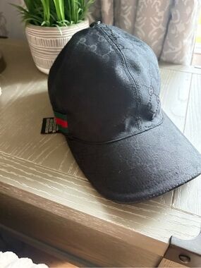 Gucci Black Baseball Cap with Green and Red Web Stripe